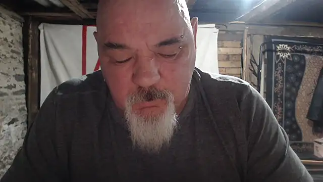 Newfiesausage1972 online show from January 11, 10:44 am