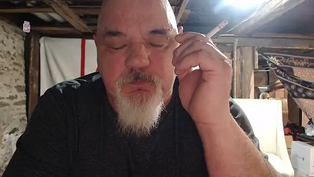 Newfiesausage1972 online show from February 14, 8:58 am