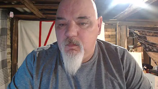 Newfiesausage1972 online show from February 24, 9:32 am