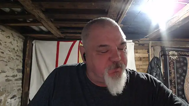 Newfiesausage1972 online show from December 17, 9:36 am