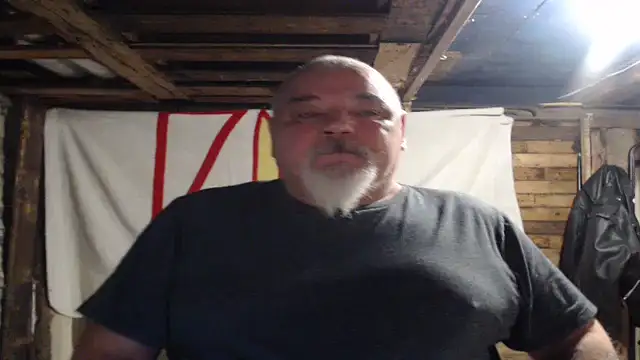 Newfiesausage1972 online show from December 16, 8:51 am