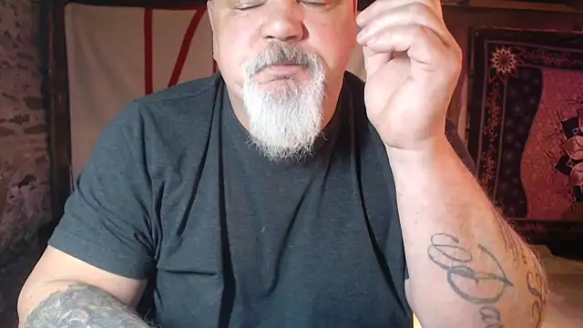 Newfiesausage1972 online show from March 28, 8:59 am