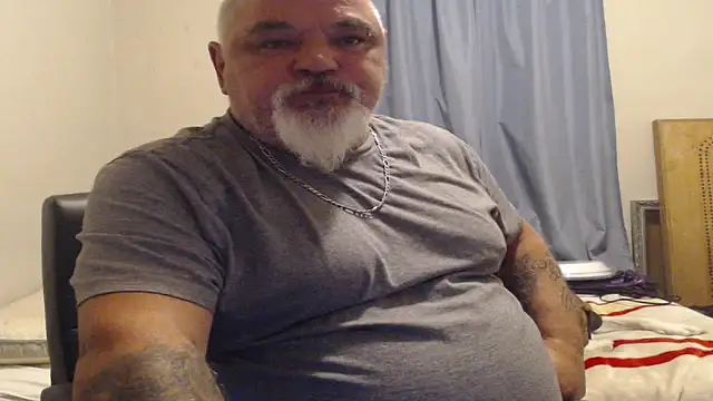 Newfiesausage1972 online show from September 27, 5:13 am