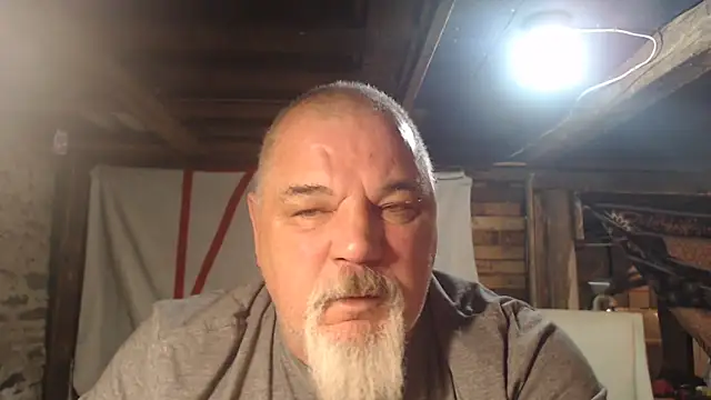 Newfiesausage1972 online show from February 9, 8:34 am