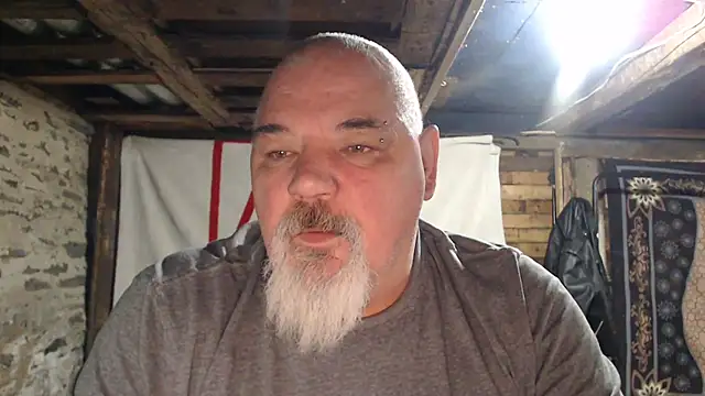 Newfiesausage1972 online show from December 4, 10:47 am