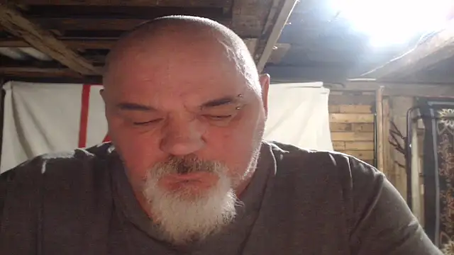 Newfiesausage1972 online show from January 8, 11:33 pm