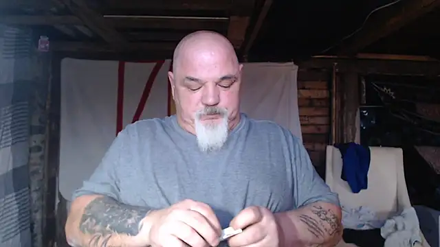 Newfiesausage1972 online show from February 27, 10:31 pm