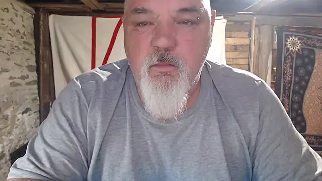 Newfiesausage1972 online show from May 13, 11:17 am
