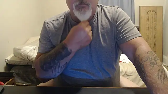 Newfiesausage1972 online show from September 8, 2:49 pm