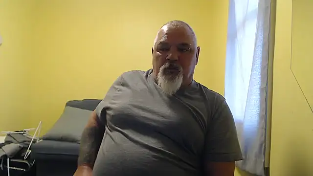 Newfiesausage1972 online show from November 6, 1:48 pm