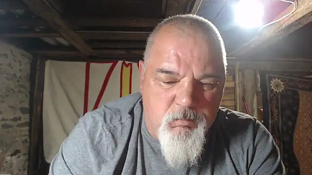 Newfiesausage1972 online show from May 30, 8:09 am