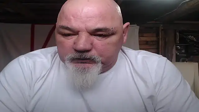 Newfiesausage1972 online show from February 12, 4:18 pm