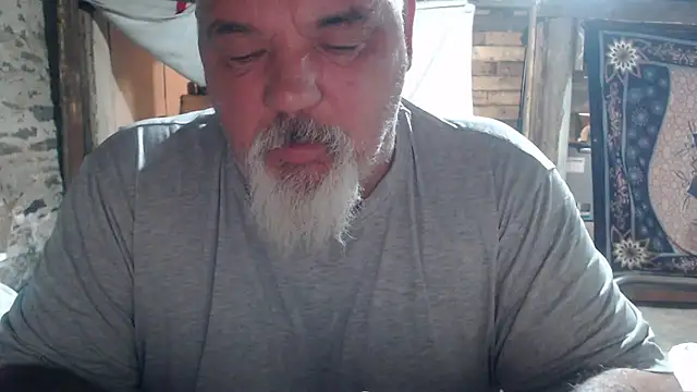 Newfiesausage1972 online show from July 11, 9:09 am
