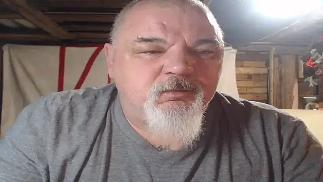 Newfiesausage1972 online show from February 8, 9:18 am