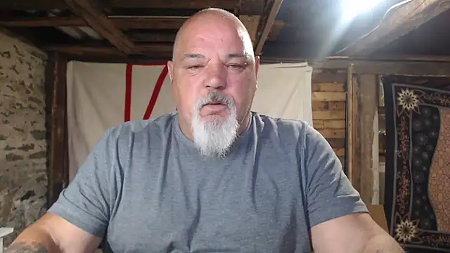 Newfiesausage1972 online show from June 16, 10:15 am