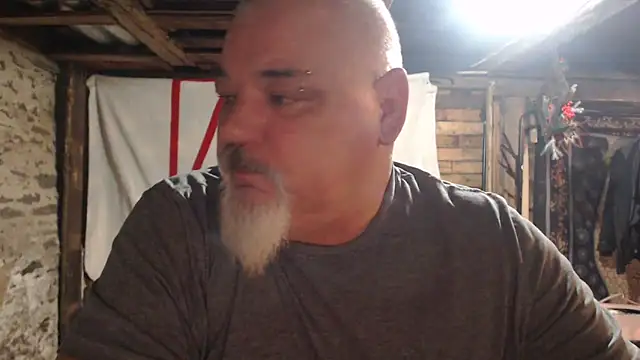 Newfiesausage1972 online show from February 1, 9:51 am