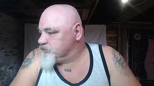 Newfiesausage1972 online show from March 28, 9:05 pm