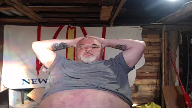 Newfiesausage1972 online show from May 22, 10:41 pm