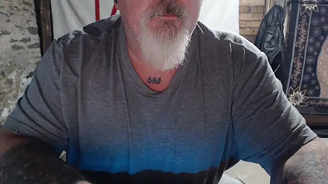 Newfiesausage1972 online show from November 29, 8:58 am