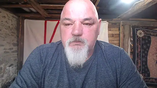 Newfiesausage1972 online show from April 22, 2:46 pm