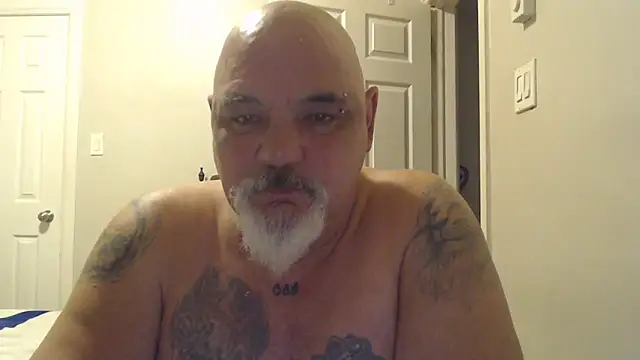 Newfiesausage1972 online show from March 16, 11:37 pm