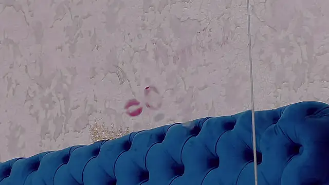 Snapshot of EmmaDevereaux chatting on March 12, 8:41 am EmmaDevereaux online show from March 12, 8:41 am