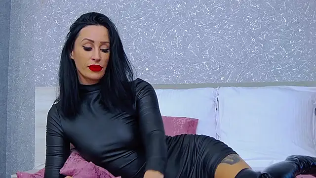 Snapshot of EmmaDevereaux chatting on October 29, 5:50 am EmmaDevereaux online show from October 29, 5:50 am