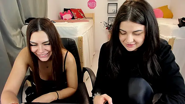Snapshot of TiffanySweet chatting on December 27, 8:28 pm TiffanySweet online show from December 27, 8:28 pm