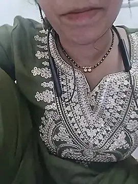 Snapshot of Simaran_bhabhi chatting on July 15, 5:47 am Simaran bhabhi online show from July 15, 5:47 am