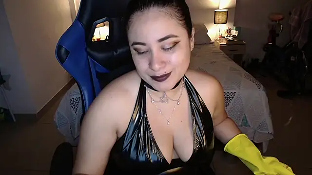 LauraHawkes online show from February 12, 3:28 am