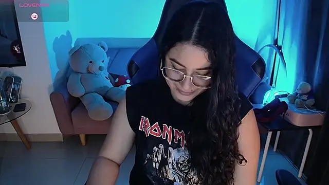 LauraHawkes online show from March 8, 4:34 am