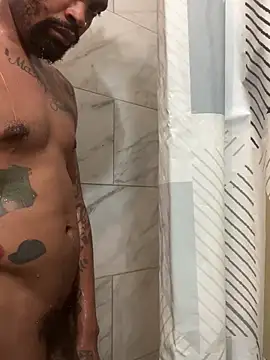 Snapshot of 1BeautyN1Beast chatting on January 31, 11:24 pm 1BeautyN1Beast online show from January 31, 11:24 pm