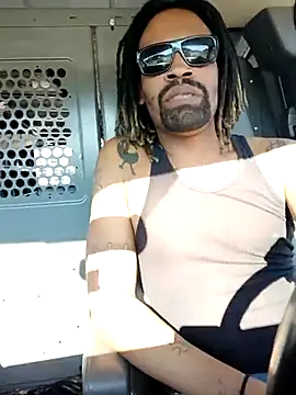 Snapshot of 1BeautyN1Beast chatting on March 3, 9:05 pm 1BeautyN1Beast online show from March 3, 9:05 pm