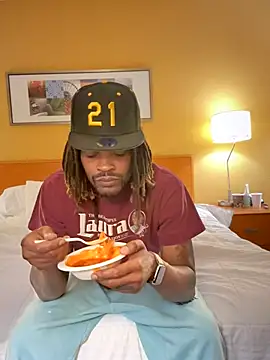 Snapshot of 1BeautyN1Beast chatting on October 19, 8:22 pm 1BeautyN1Beast online show from October 19, 8:22 pm