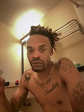 Snapshot of 1BeautyN1Beast chatting on October 19, 8:17 am 1BeautyN1Beast online show from October 19, 8:17 am