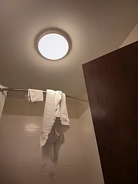 Snapshot of 1BeautyN1Beast chatting on October 21, 1:10 pm 1BeautyN1Beast online show from October 21, 1:10 pm