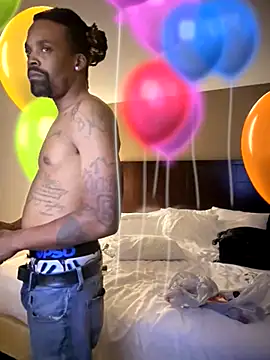 Snapshot of 1BeautyN1Beast chatting on October 15, 1:15 am 1BeautyN1Beast online show from October 15, 1:15 am