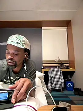 Snapshot of 1BeautyN1Beast chatting on October 1, 11:30 pm 1BeautyN1Beast online show from October 1, 11:30 pm