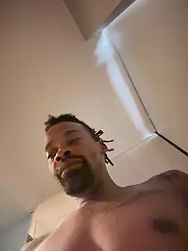 Snapshot of 1BeautyN1Beast chatting on October 4, 12:28 pm 1BeautyN1Beast online show from October 4, 12:28 pm