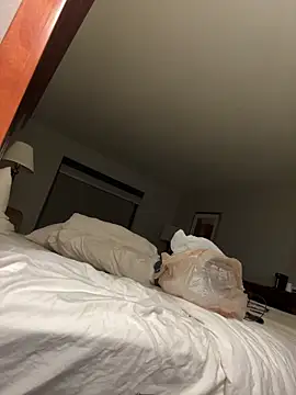 Snapshot of 1BeautyN1Beast chatting on November 11, 1:44 am 1BeautyN1Beast online show from November 11, 1:44 am