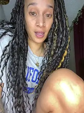 Shuggabutt online show from February 16, 9:30 am