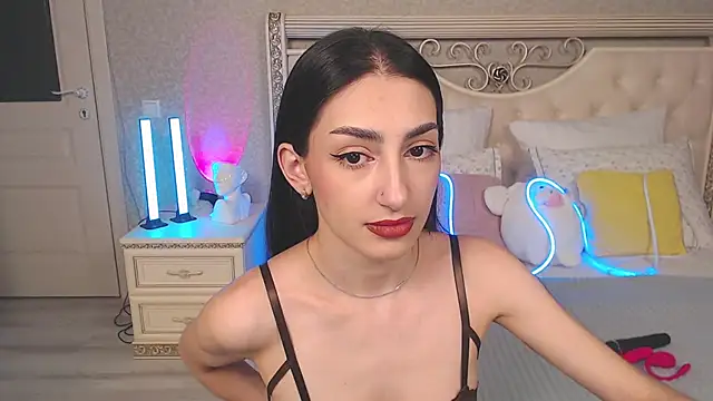Lina Robbins online show from April 8, 12:01 am