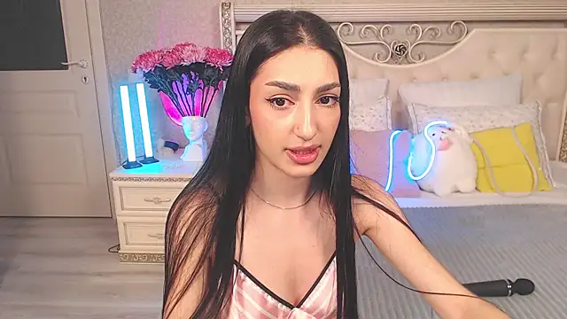 Lina Robbins online show from February 16, 2:43 am