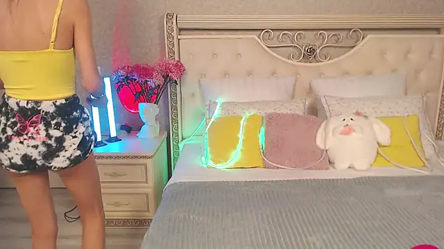 Lina Robbins online show from February 18, 11:34 pm