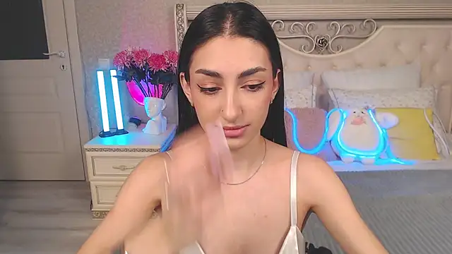 Lina Robbins online show from February 17, 10:40 pm