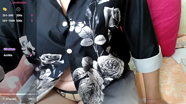 RoseStarr online show from November 28, 9:15 pm