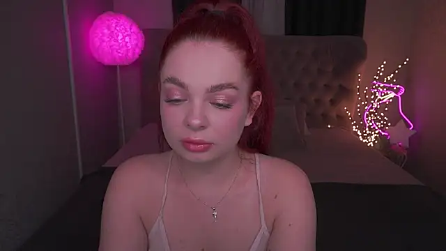 Snapshot of CarolinaDia chatting on March 16, 8:32 pm CarolinaDia online show from March 16, 8:32 pm