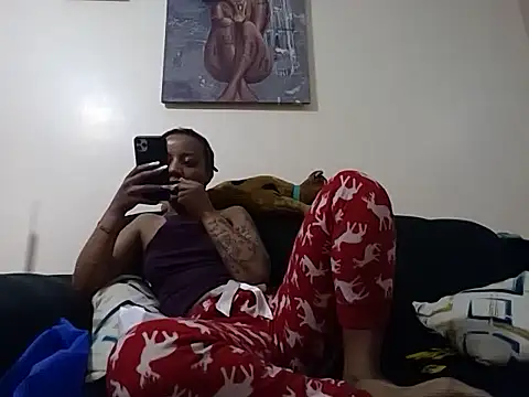 hoely grail01 online show from December 3, 5:12 pm