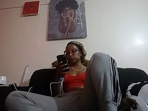 hoely grail01 online show from February 11, 7:14 pm