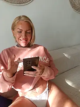 YourMommyBlair online show from March 26, 6:11 am